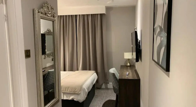 Standard Zimmer Trafford Hall Hotel Manchester, Trademark Collection by Wyndham
