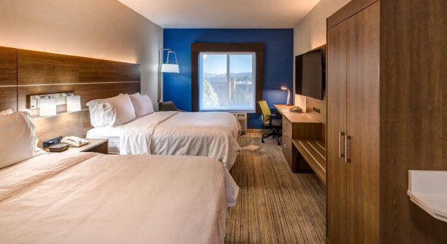 Четырёхместный номер Executive Holiday Inn Express Reno Airport by IHG