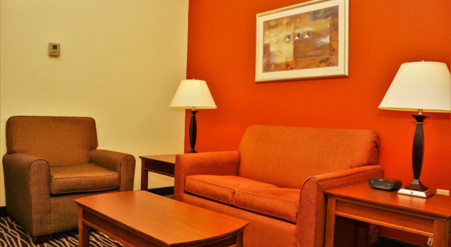 Двухместный люкс Four Points by Sheraton Fayetteville Fort Bragg