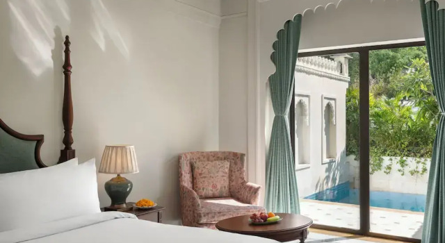 Люкс с балконом Bhairavgarh Palace Udaipur