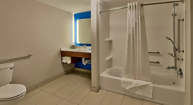 Четырёхместный люкс Holiday Inn Express & Suites - Roswell by IHG