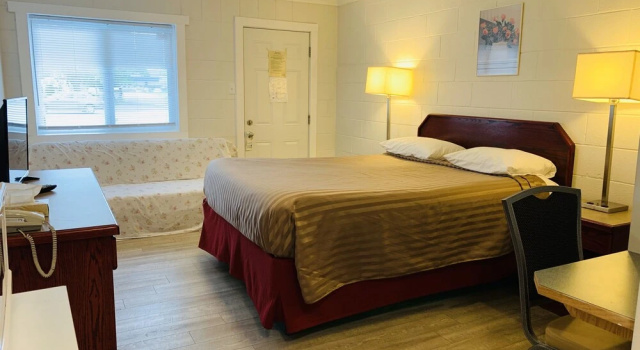 Люкс Travelers Motel Penticton