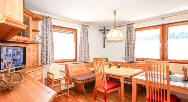 House Holzl Flirsch, Rezervați Hotel Hoteluri în Tirol cu parcare, Parcare