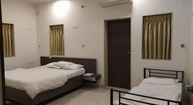 Трёхместный номер Standard Pals Hotel