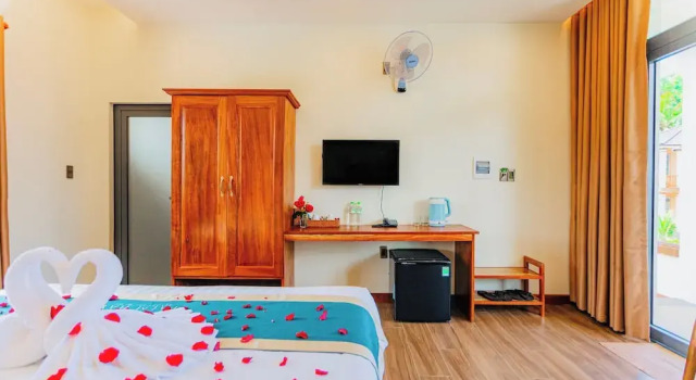 Двухместный номер Deluxe с балконом и с видом на бассейн Palm Bay Resort Phu Quoc