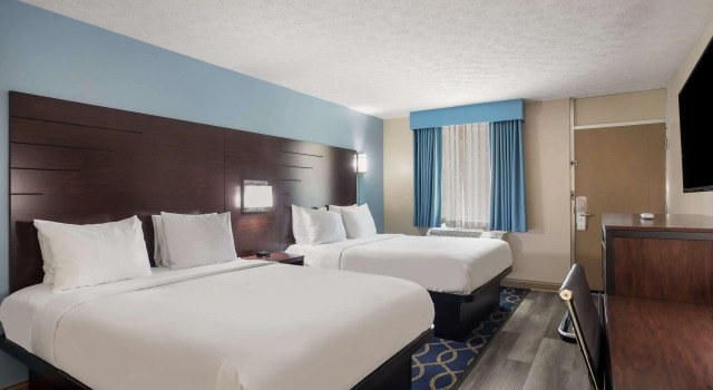 Четырёхместный номер Standard SureStay Hotel by Best Western Bardstown General Nelson