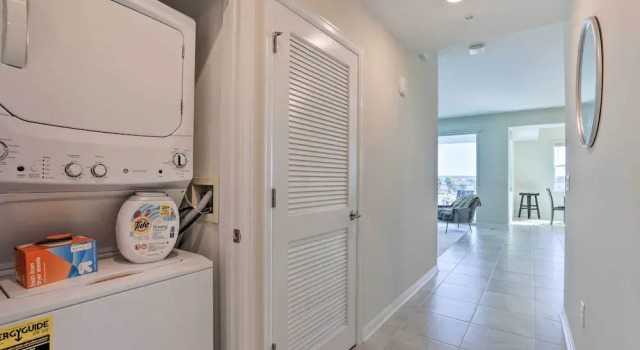 6 Mi to Disney: Resort Hideaway w/ Pool Access!