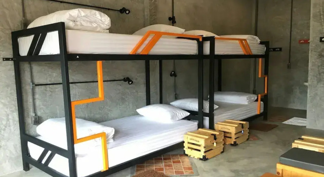 Кровать в общем номере с балконом Sirah Hometel - Hostel
