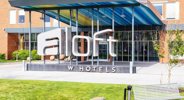 Кровать в общем номере Aloft by Marriott Lexington