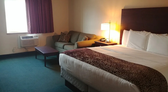 Двухместный люкс Boarders Inn & Suites by Cobblestone Hotels – Broken Bow