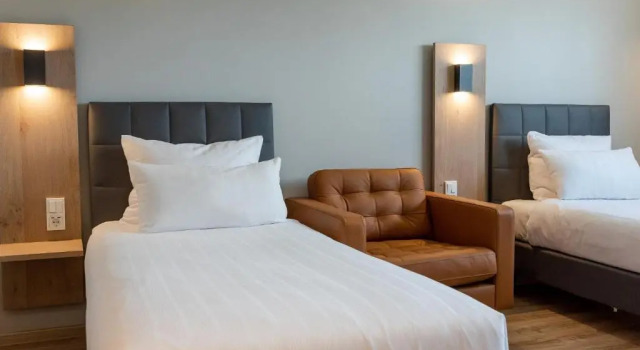 Номер Deluxe Hotel Circle Inn - Closest to Air Base