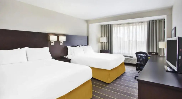 Четырёхместный номер Standard Holiday Inn Express - Sault Ste. Marie by IHG