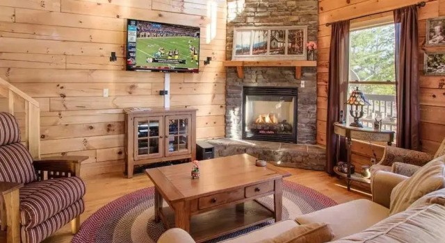 Gatlinburg Summit Views 2 Bedroom Home with Hot Tub