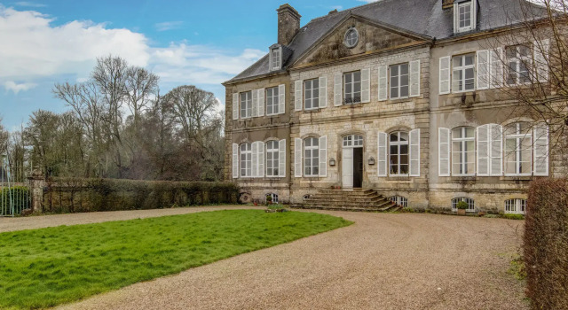 Pretty Holiday Home in Golleville with Private Garden, Book Hotel Hotels in Normandy with Parking, Parking