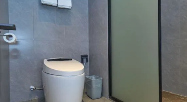 Middle Holiday Hotel