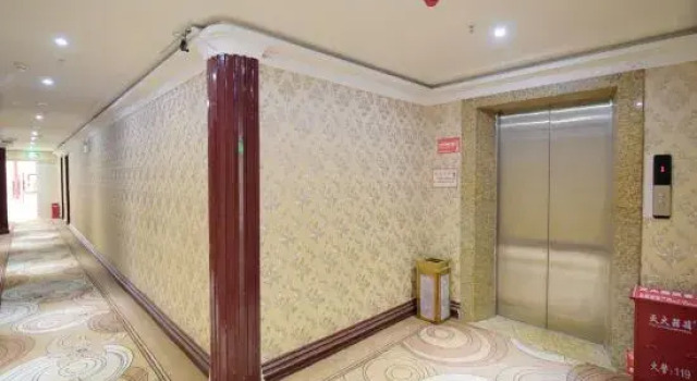Xingyi Chaosheng Grand Hotel, Varaa Hotelli Hotellit Qianxinan pysäköinnillä, Pysäköinti