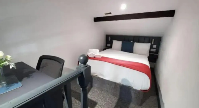 1 Bed Flat - Sleeps 2 - Parking - Balcony - Wifi
