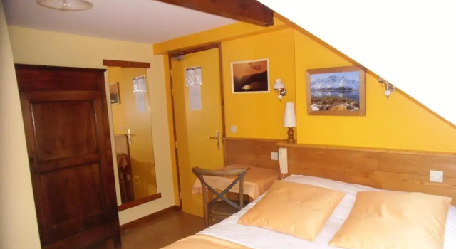 Auberge Aux 3 Frenes, Book Hostel / Vandrerhjem Hostels i Oisans, Hostel / Vandrerhjem
