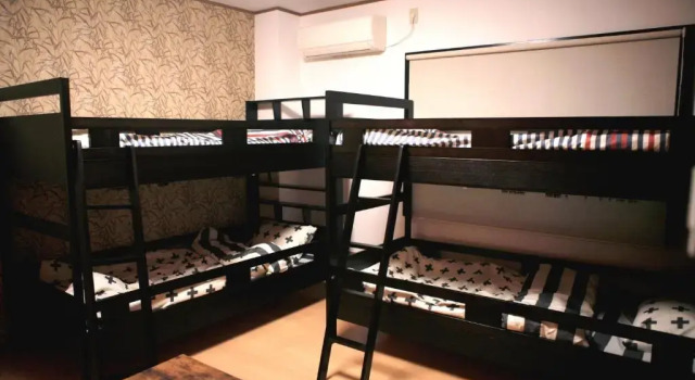 Кровать в общем номере (женский номер) Maru House - Hostel