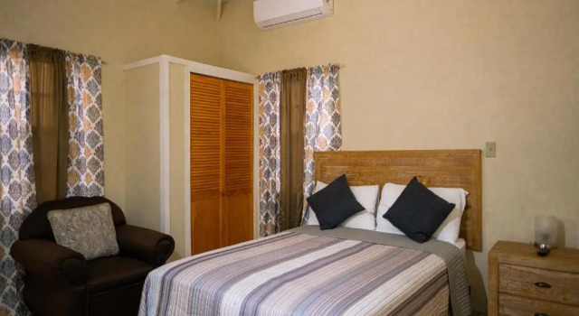 Апартаменты c 1 комнатой с балконом Connies Comfort Suites