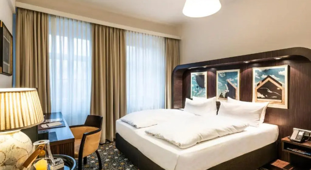 Двухместный номер Standard Hotel Würzburger Hof ****