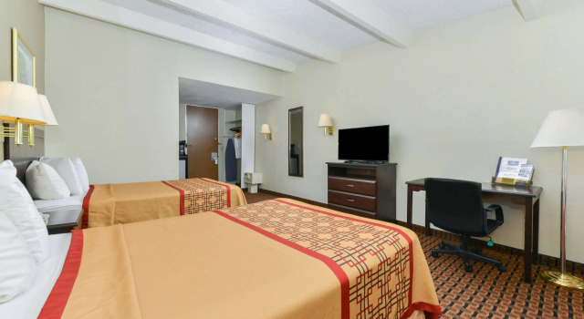 Четырёхместный номер Standard с балконом Americas Best Value Inn Sarasota