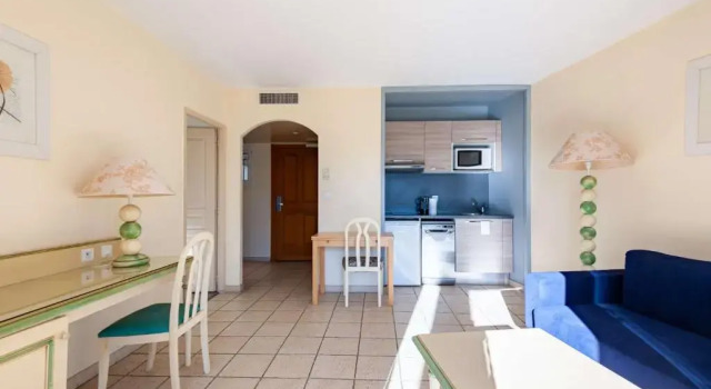Residhotel Golf Grand Avignon, Prenota Residence Hotel a Alvernia con parcheggio, Parcheggio