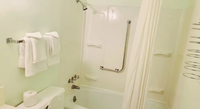 Четырёхместный номер Standard The Budget Inn Express
