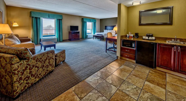 Четырёхместный люкс Hampton Inn Rochester - Irondequoit