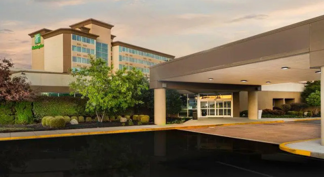 Кровать в общем номере Holiday Inn Louisville East - Hurstbourne by IHG