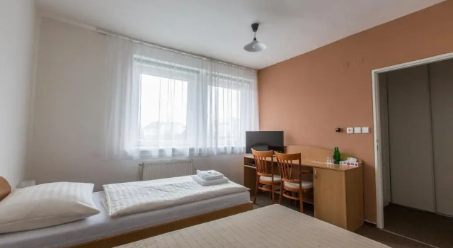 Penzion Karolina Lanškroun, Rezerwuj Hotel Hotele w Kraj hradecki z parkingiem, Parking