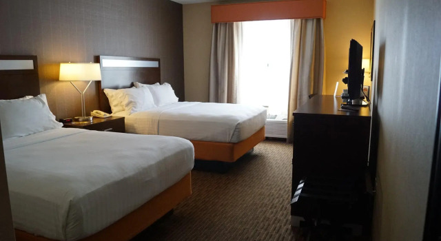 Четырёхместный люкс Holiday Inn Express Hotel & Suites Watertown - Thousand Islands by IHG