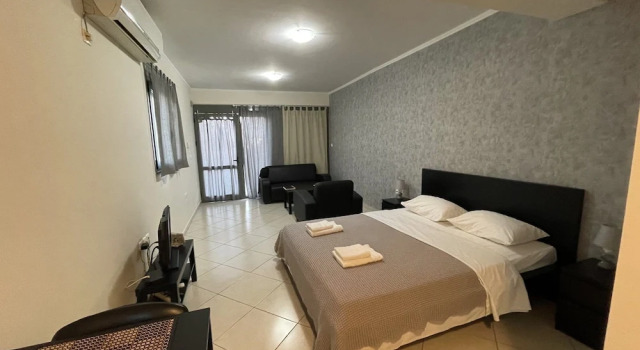 Avr Deluxe Suites 4 Airport Free Shuttle, Забронировать Апартаменты/квартира Отели Маркопоуло - Месогаиа с парковкой, Парковка