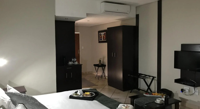 Manor Hills Guest Lodge