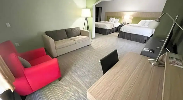 Четырёхместный люкс c 1 комнатой Country Inn & Suites by Radisson, Greenville, NC