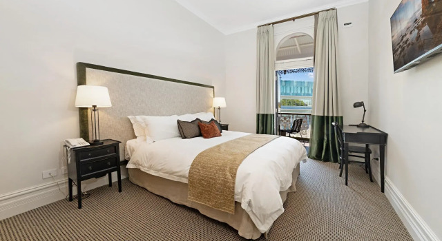 Двухместный номер Deluxe с балконом The National Hotel