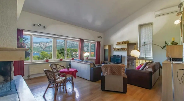 Stunning Home in Zrnovo With Wifi and 3 Bedrooms, Prenota Hotel Žrnovo 