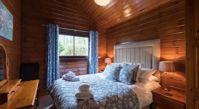 Lady Galloway Lodge 29 with Hot Tub, Newton Stewart, Book Hotel Minnigaff Scotland