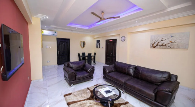 1 Bed Furnished Apt - Aircon, Wifi, Parking, Book Lejlighed Hoteller i Greater Accra med parkering, Parkering