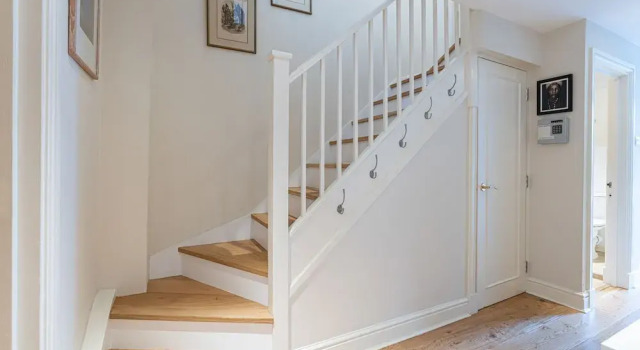 JOIVY Lovely 2bed House in Wandsworth w/ Backyard Patio, Забронировать Отель Отели Лондона с парковкой, рядом с Southside Shopping Centre, Парковка