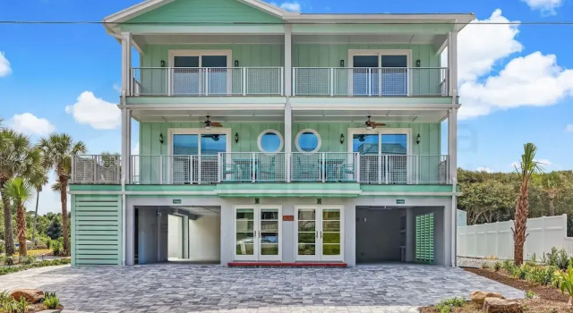 Коттедж 391 South Fletcher 7 Bedroom Home by RedAwning