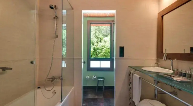 Номер Standard с балконом Hotel & Spa Monasterio de Boltaña
