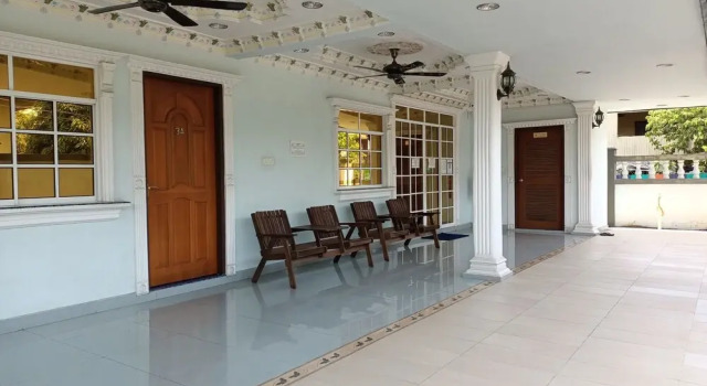 OYO Home 90438 Ben & Roz Inn, Prenota Hotel Kota Kinabalu Sabah