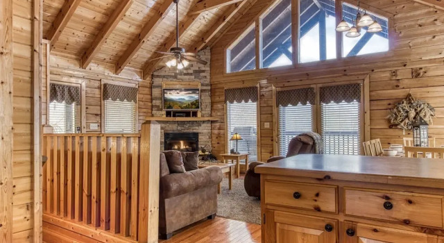Ern859 - Absolute Paradise - Great Location! Close To All The Action! 2 Bedroom Cabin by RedAwning