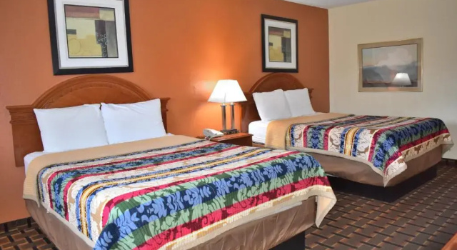 Четырёхместный номер Standard Great Lakes Inn & Suites