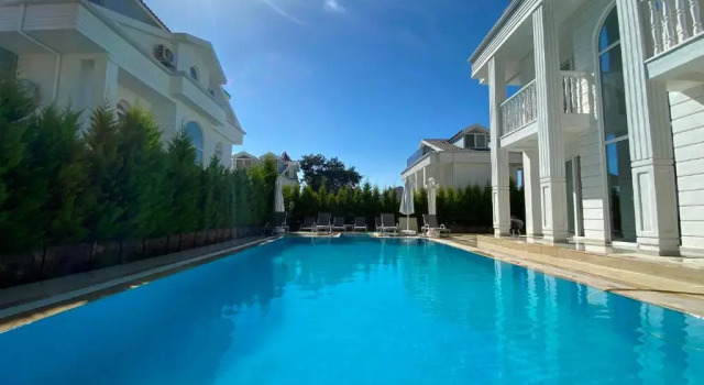 Villa White House