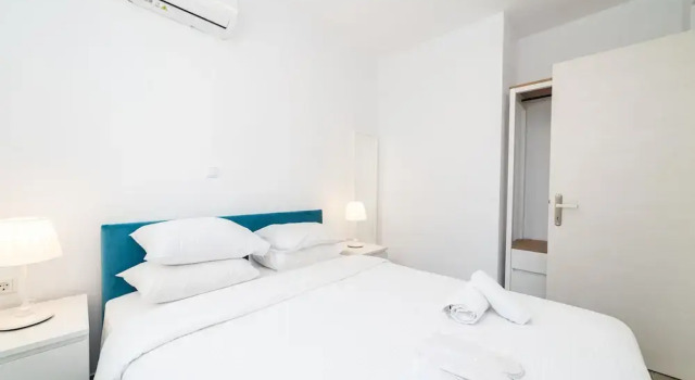 Sirens Residential Complex, Book Apartment  