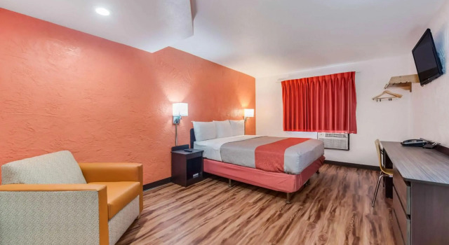 Motel 6 Saint Paul, MN - I-94