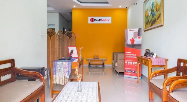 Guest House Kost and Kantin by RedDoorz