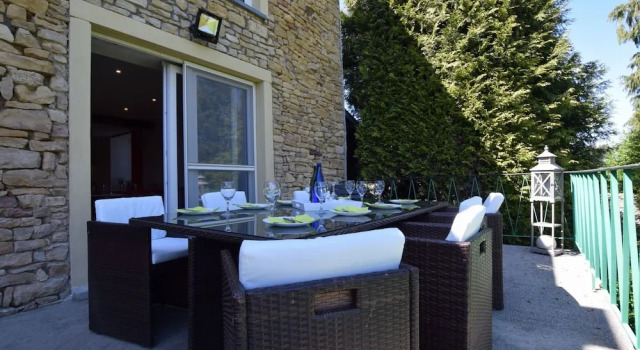 Коттедж Lavish Holiday Home In Chassepierre With Terrace